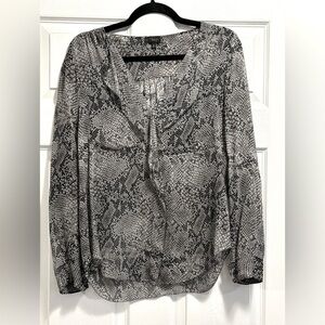 ARITZIA Babaton 100% Silk Snake Print
Blouse Roll Sleeve Ruffled Top Size XS